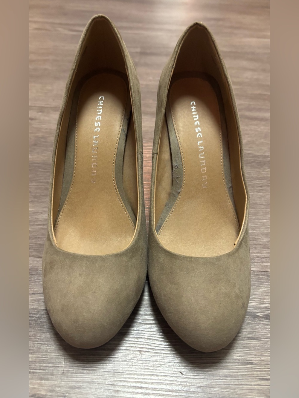 Chinese Laundry Taupe Suede Block Heel Pumps – Size 8.5